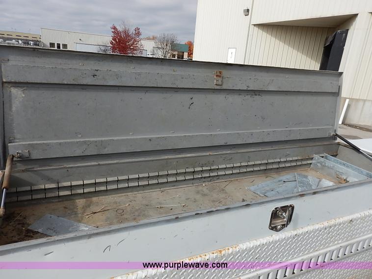 image for item I5270 1997 International 4700 service truck