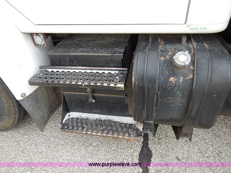 image for item I5270 1997 International 4700 service truck