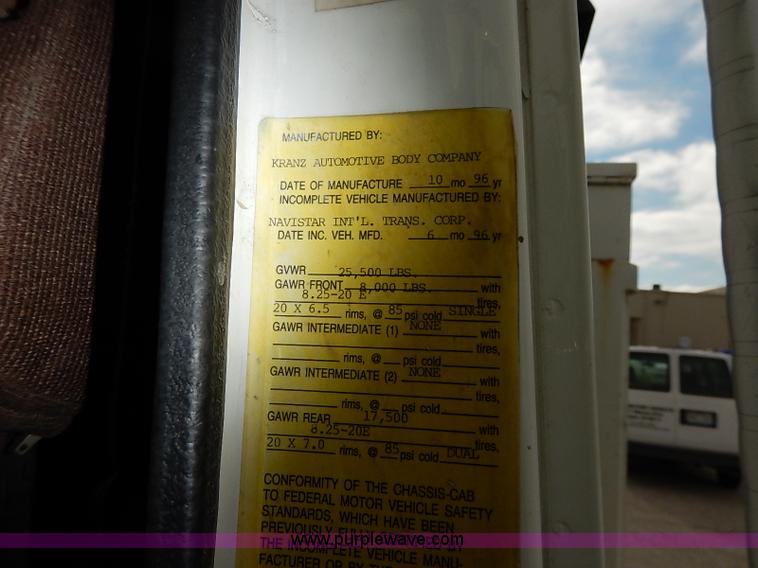 image for item I5270 1997 International 4700 service truck