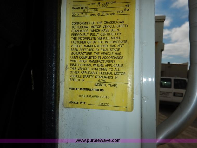 image for item I5270 1997 International 4700 service truck