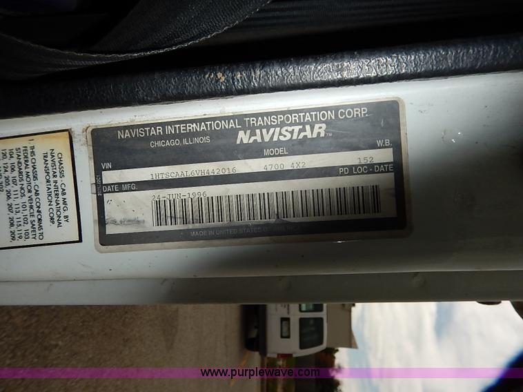 image for item I5270 1997 International 4700 service truck