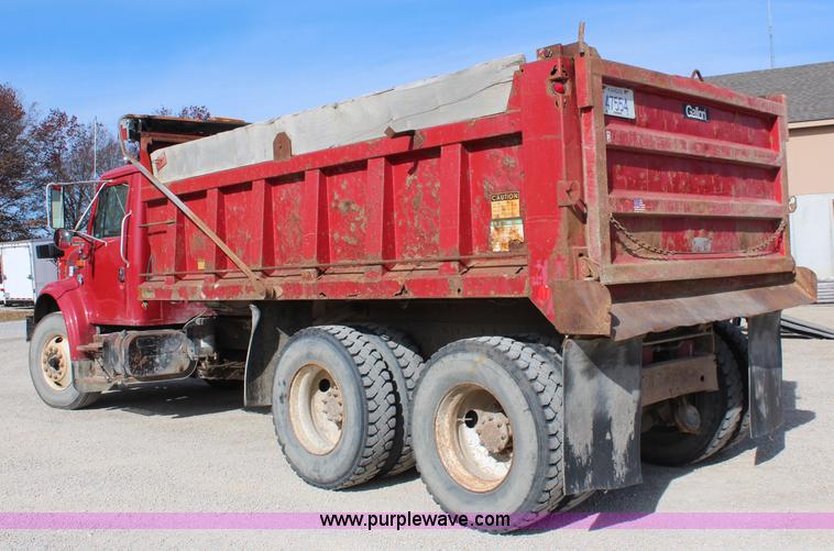 image for item I5922 1997 International 4900 dump truck
