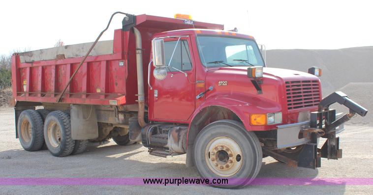 image for item I5922 1997 International 4900 dump truck
