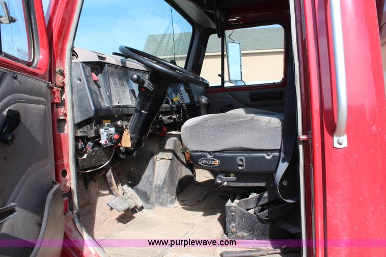 image for item I5922 1997 International 4900 dump truck