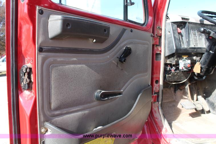 image for item I5922 1997 International 4900 dump truck