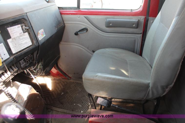 image for item I5922 1997 International 4900 dump truck