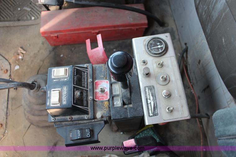 image for item I5922 1997 International 4900 dump truck