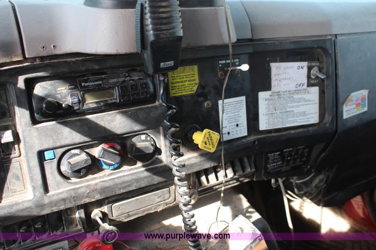 image for item I5922 1997 International 4900 dump truck