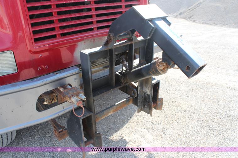 image for item I5922 1997 International 4900 dump truck