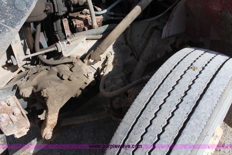 image for item I5922 1997 International 4900 dump truck