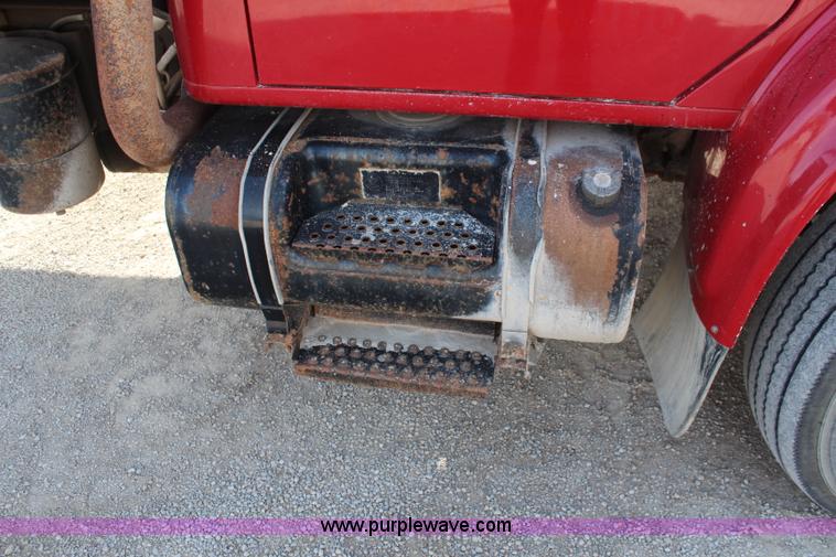 image for item I5922 1997 International 4900 dump truck