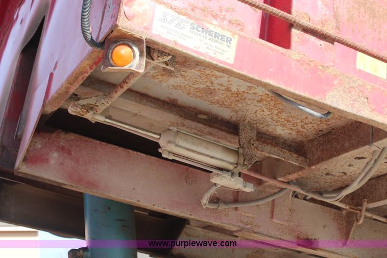 image for item I5922 1997 International 4900 dump truck