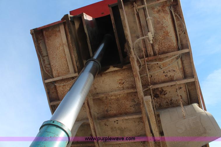 image for item I5922 1997 International 4900 dump truck