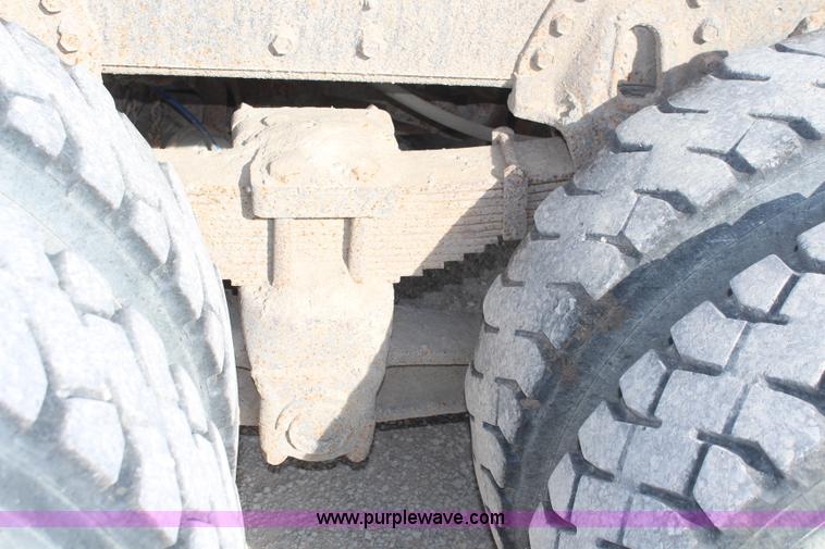 image for item I5922 1997 International 4900 dump truck