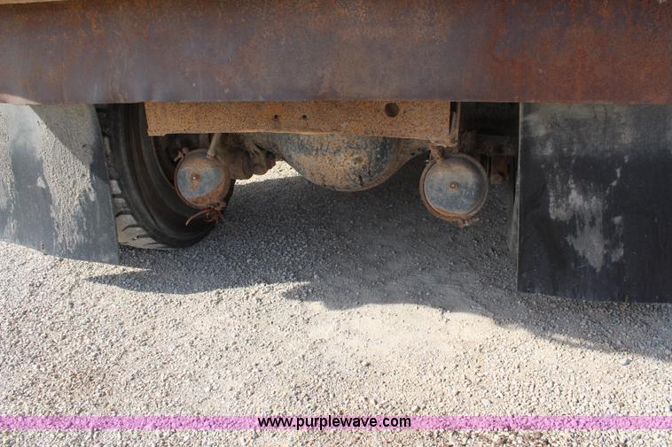 image for item I5922 1997 International 4900 dump truck