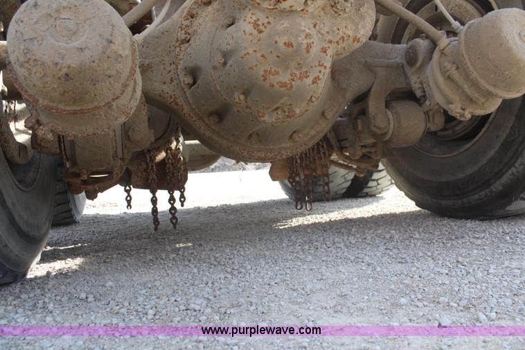 image for item I5922 1997 International 4900 dump truck