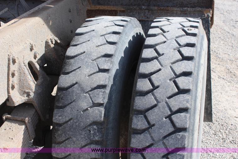 image for item I5922 1997 International 4900 dump truck