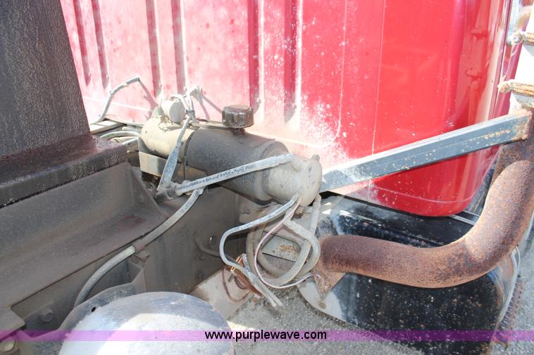 image for item I5922 1997 International 4900 dump truck