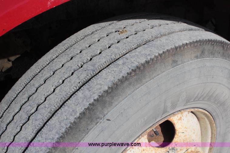 image for item I5922 1997 International 4900 dump truck