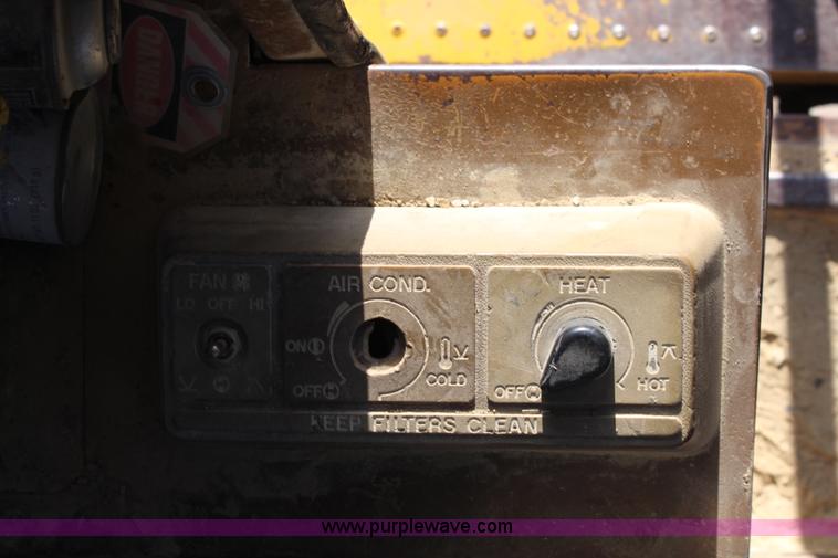 image for item I5923 1983 Caterpillar 980C wheel loader