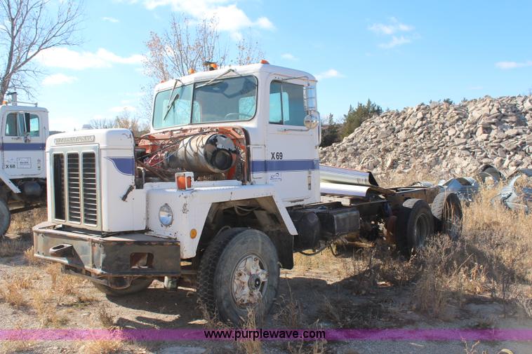 image for item I5930 1977 International Paystar 5000 truck cab and chassis