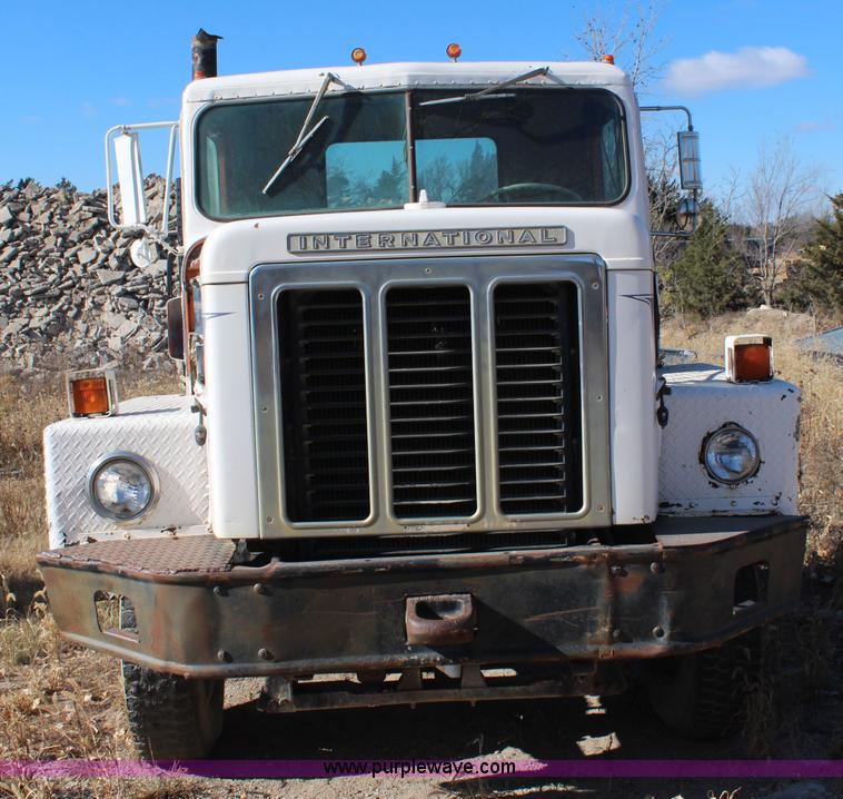 image for item I5930 1977 International Paystar 5000 truck cab and chassis