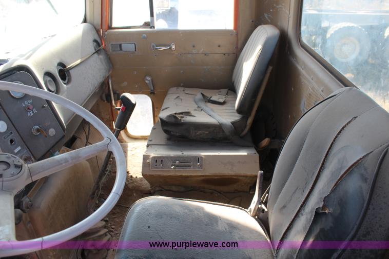 image for item I5930 1977 International Paystar 5000 truck cab and chassis