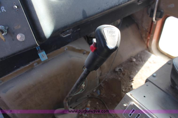 image for item I5930 1977 International Paystar 5000 truck cab and chassis