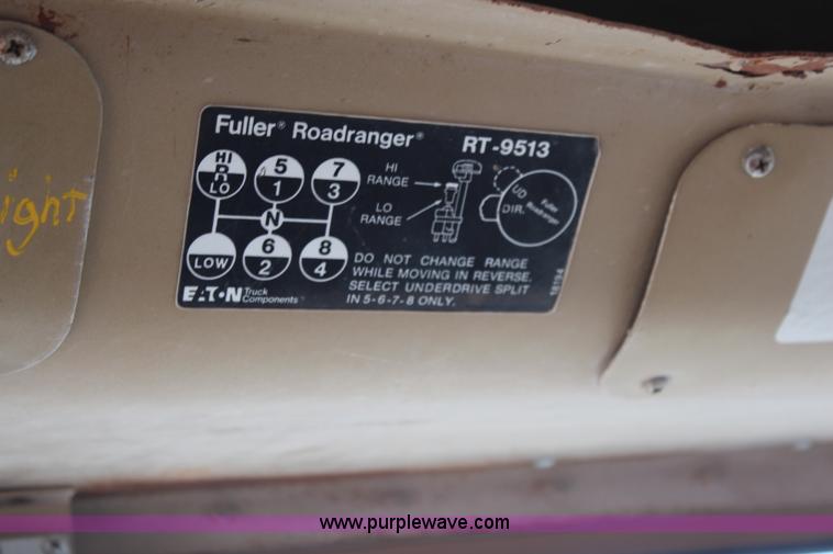 image for item I5930 1977 International Paystar 5000 truck cab and chassis