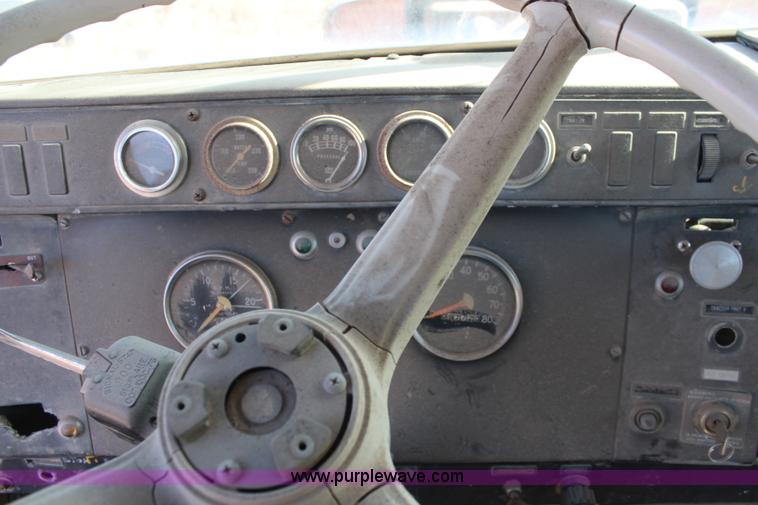 image for item I5930 1977 International Paystar 5000 truck cab and chassis