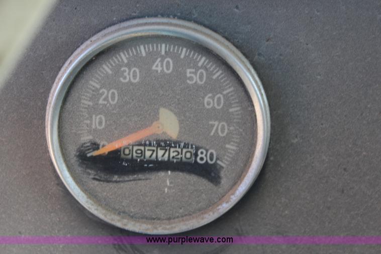 image for item I5930 1977 International Paystar 5000 truck cab and chassis