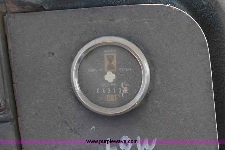 image for item I5930 1977 International Paystar 5000 truck cab and chassis