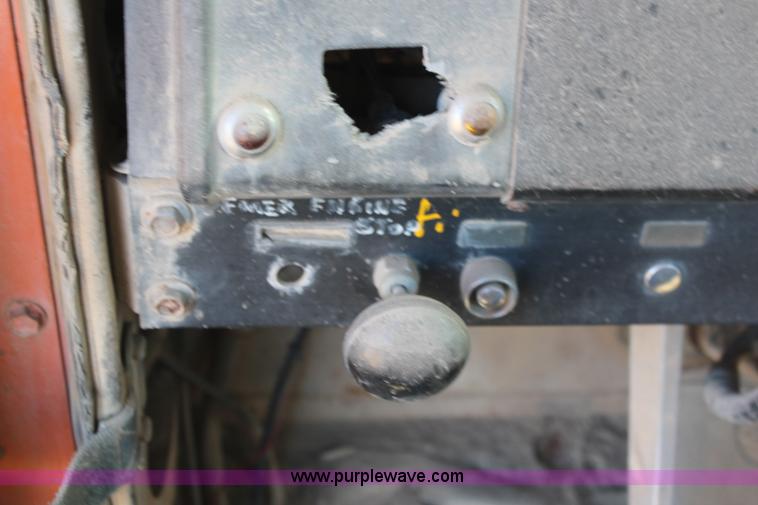 image for item I5930 1977 International Paystar 5000 truck cab and chassis