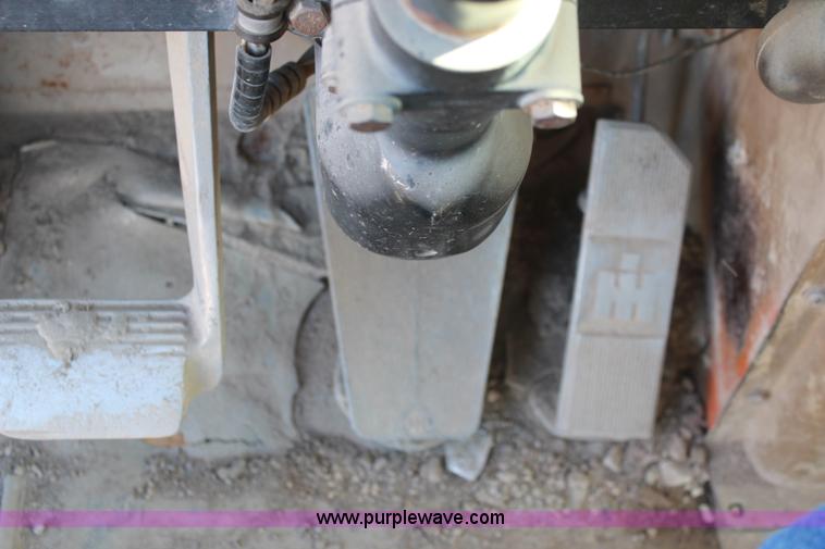 image for item I5930 1977 International Paystar 5000 truck cab and chassis