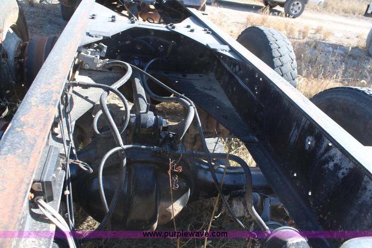 image for item I5930 1977 International Paystar 5000 truck cab and chassis