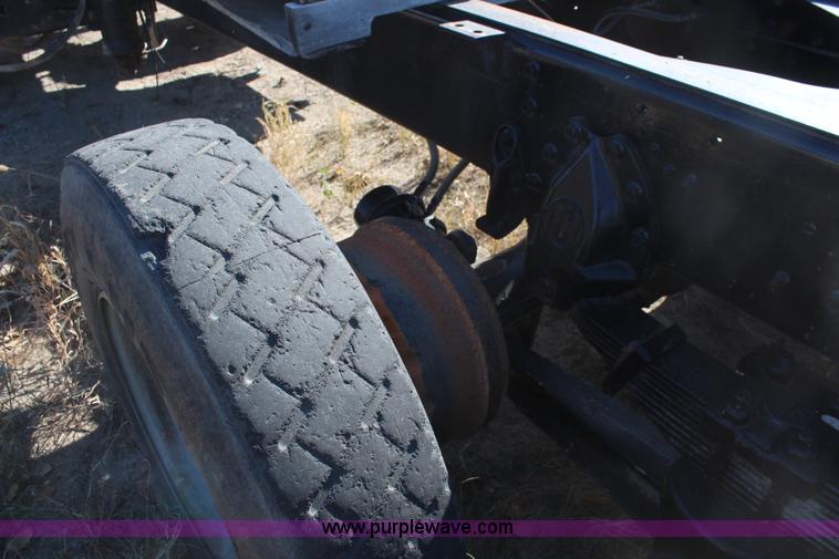 image for item I5930 1977 International Paystar 5000 truck cab and chassis