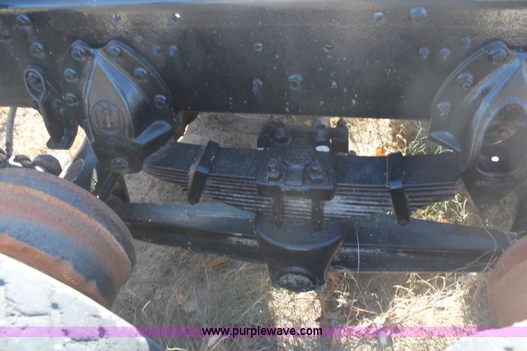 image for item I5930 1977 International Paystar 5000 truck cab and chassis