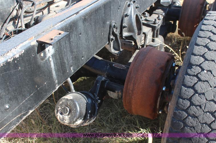 image for item I5930 1977 International Paystar 5000 truck cab and chassis