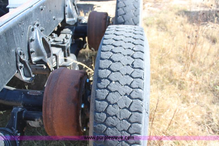 image for item I5930 1977 International Paystar 5000 truck cab and chassis