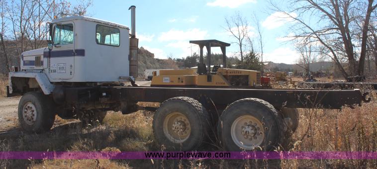 image for item I5931 1979 International Paystar 5000 truck cab and chassis