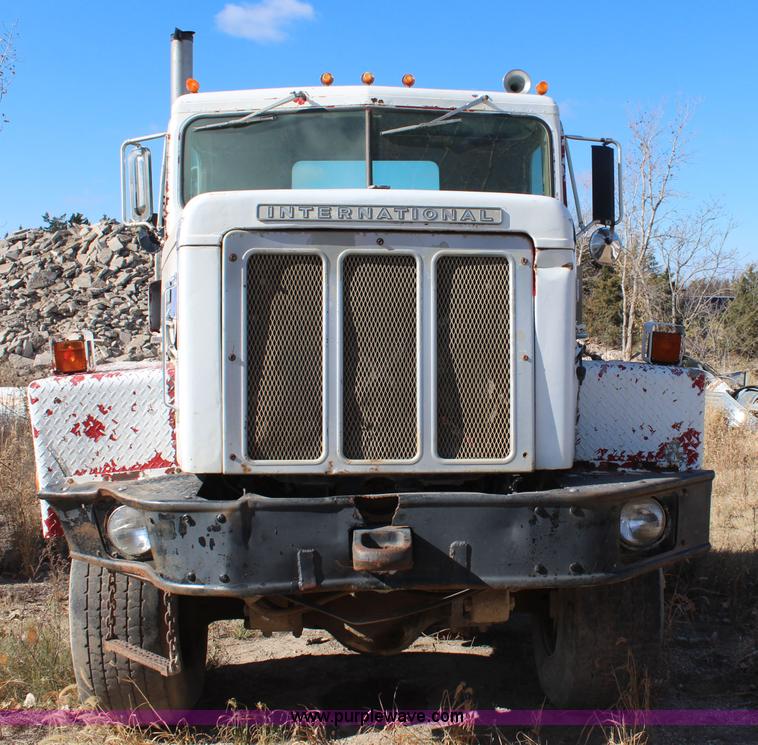 image for item I5931 1979 International Paystar 5000 truck cab and chassis