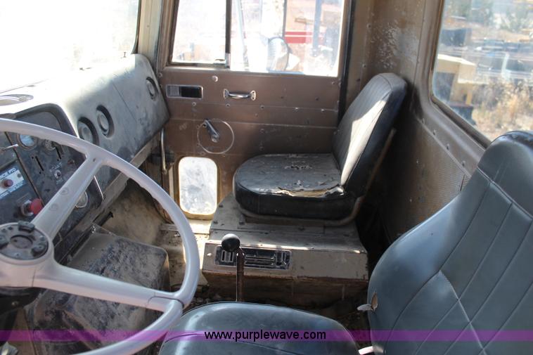 image for item I5931 1979 International Paystar 5000 truck cab and chassis