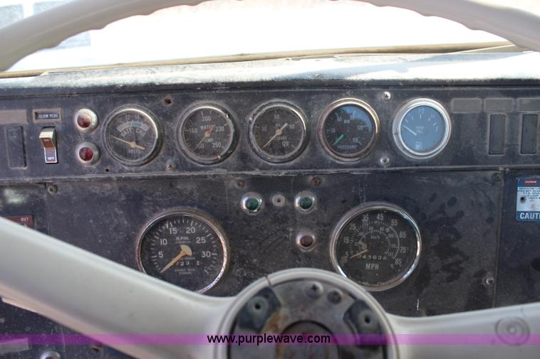 image for item I5931 1979 International Paystar 5000 truck cab and chassis