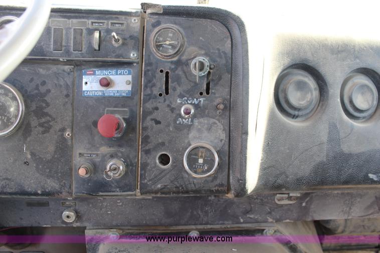 image for item I5931 1979 International Paystar 5000 truck cab and chassis