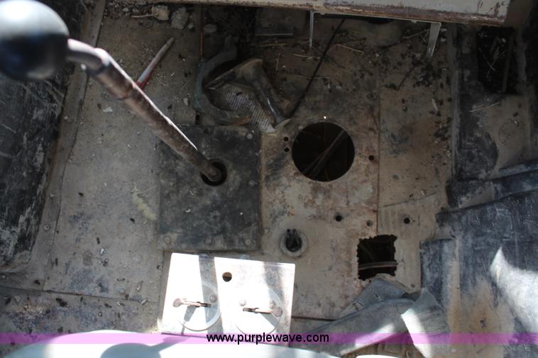 image for item I5931 1979 International Paystar 5000 truck cab and chassis