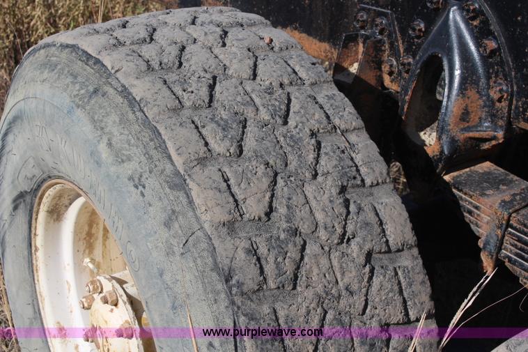 image for item I5931 1979 International Paystar 5000 truck cab and chassis