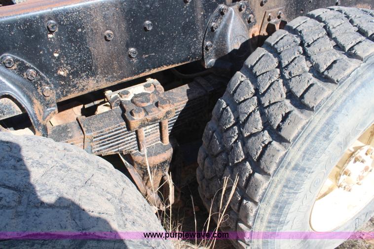 image for item I5931 1979 International Paystar 5000 truck cab and chassis