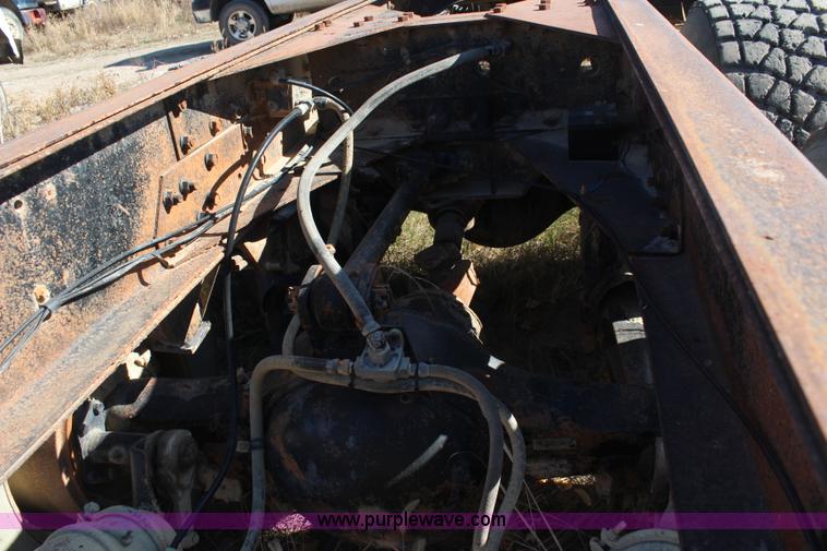 image for item I5931 1979 International Paystar 5000 truck cab and chassis