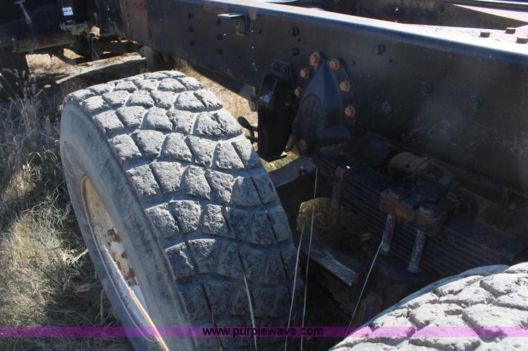 image for item I5931 1979 International Paystar 5000 truck cab and chassis