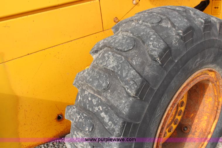image for item I5941 1992 John Deere 544E wheel loader